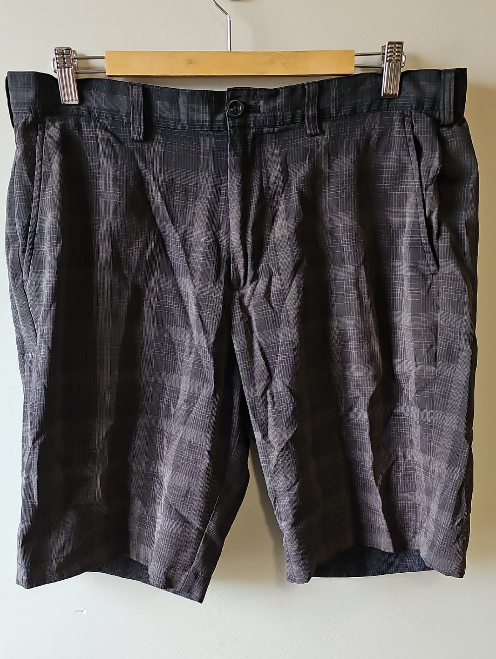 Izod Black and Gray Plaid Flat-Front Shorts